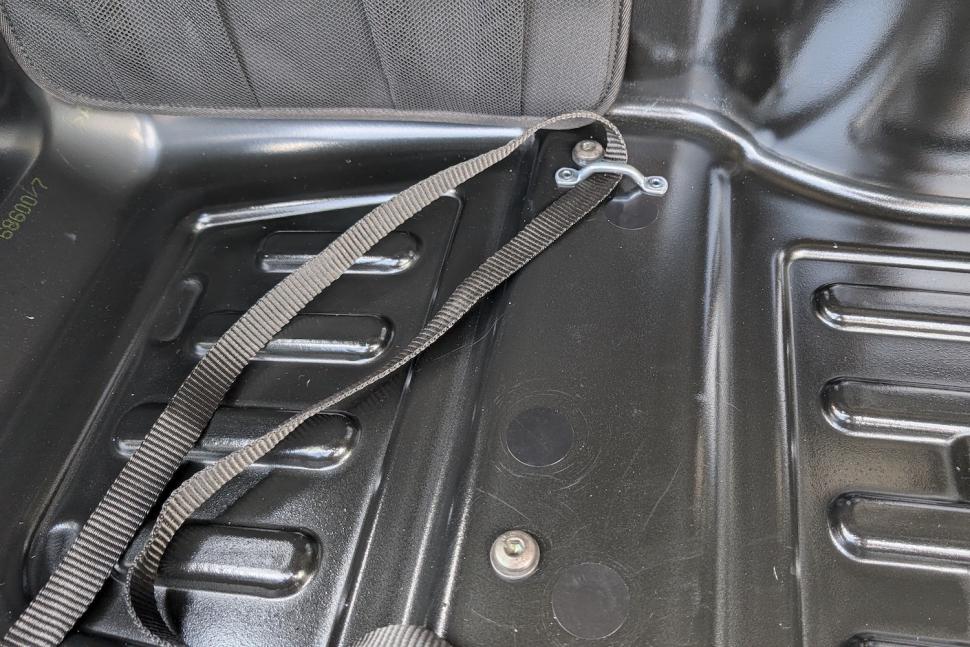 2025 Thule Santu Towbar Cargo Carrier Interior 3.jpg
