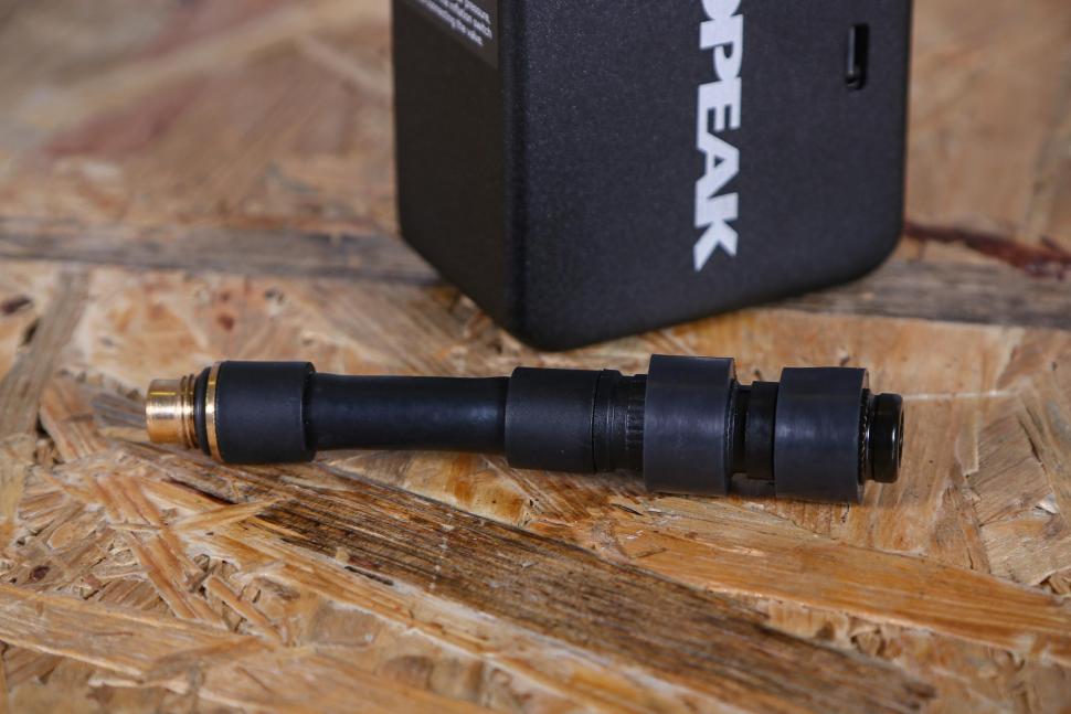 2025 Topeak E-Booster Digital - hose.jpg