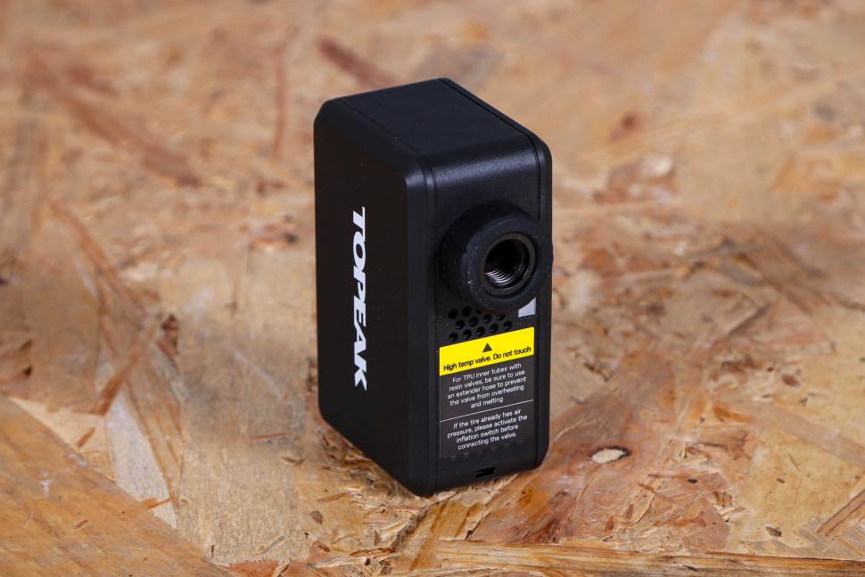 2025 Topeak E-Booster Digital Mini - air outlet.jpg