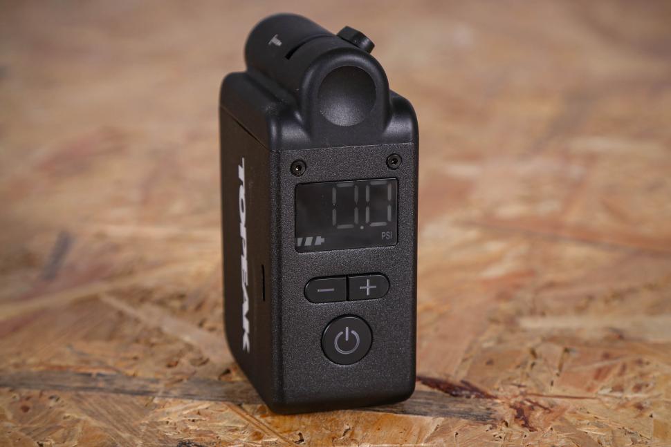 2025 Topeak E-Booster Digital - screen and buttons.jpg