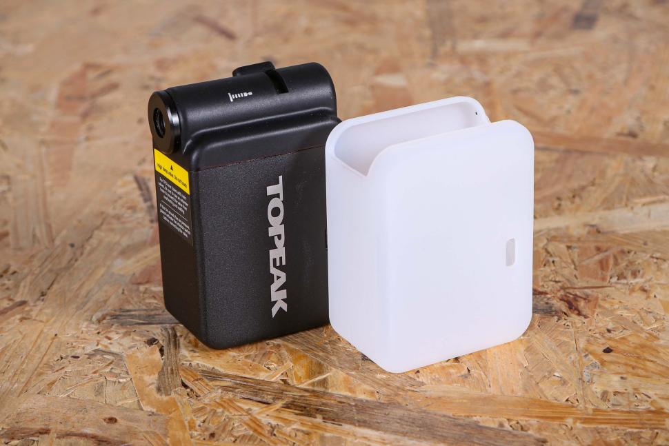 2025 Topeak E-Booster Digital - with silicone case.jpg