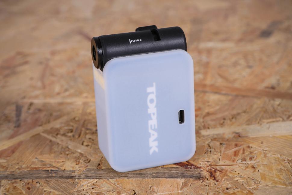 2025 Topeak E-Booster Digital - in silicone case.jpg