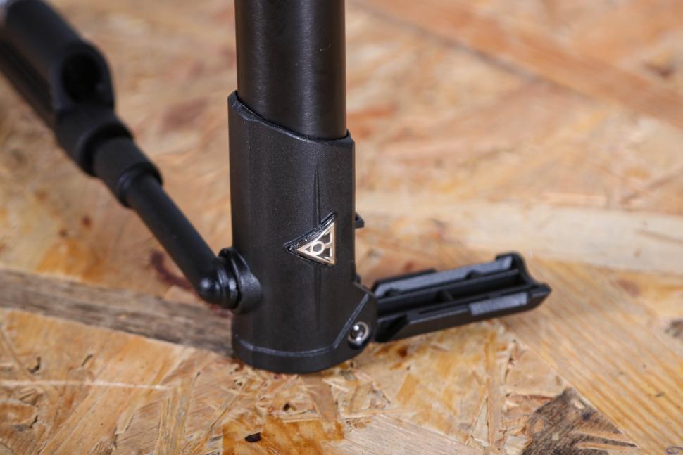 2025 Topeak Mini Morph with Gauge - base.jpg