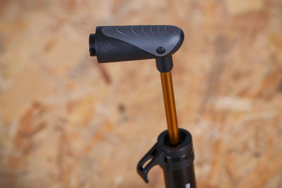2025 Topeak Mini Morph with Gauge - handle.jpg