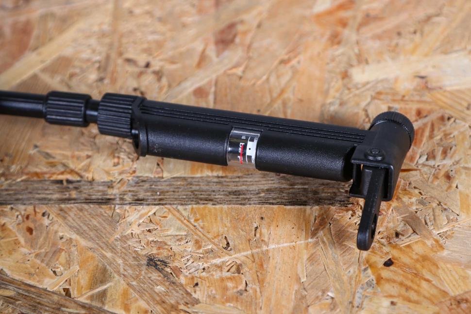 2025 Topeak Mini Morph with Gauge - valve head and gauge.jpg