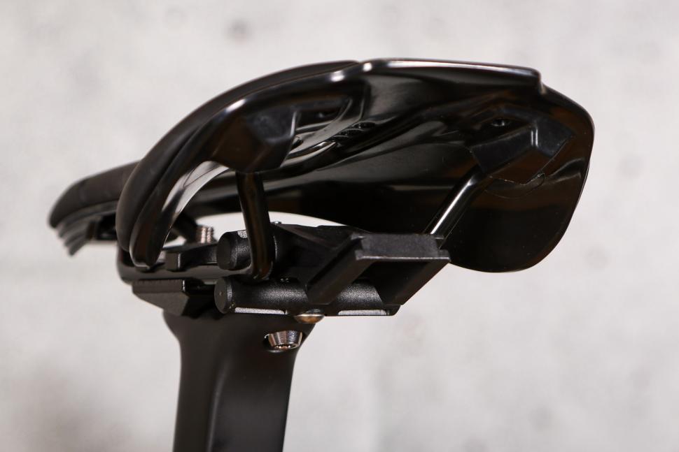 2025 Topeak Sidekick Wedge Pack - mount.jpg