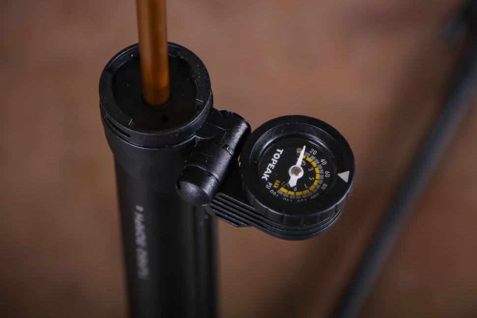 2025 Topeak Turbo Morph With Gauge pump - gauge.jpg
