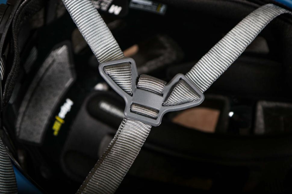 2025 Unit 1 AURA Mips Maverick strap adjustment