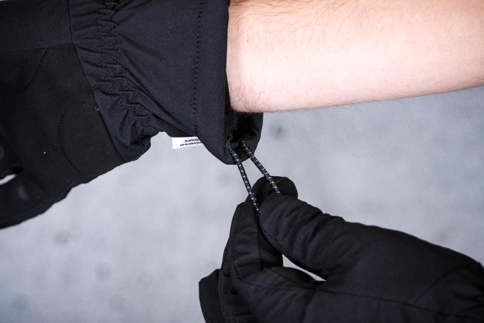 2025 Universal Colours Deep Winter Gloves - cuff detail.jpg