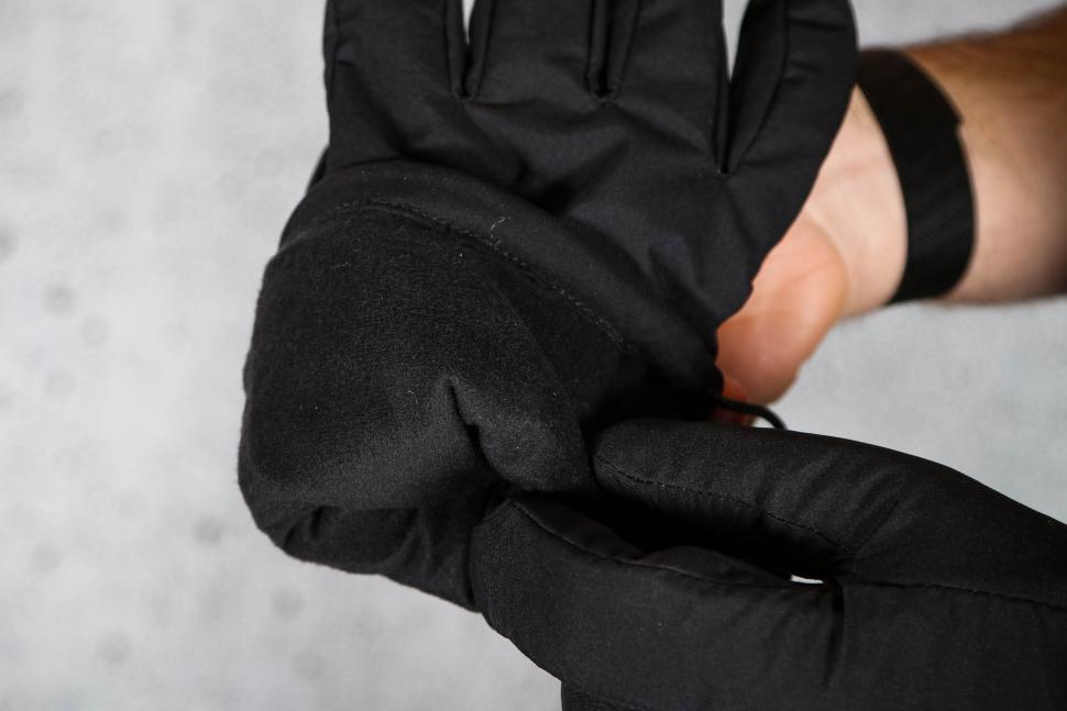 2025 Universal Colours Deep Winter Gloves - lining.jpg