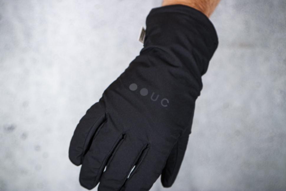 2025 Universal Colours Deep Winter Gloves - logo.jpg