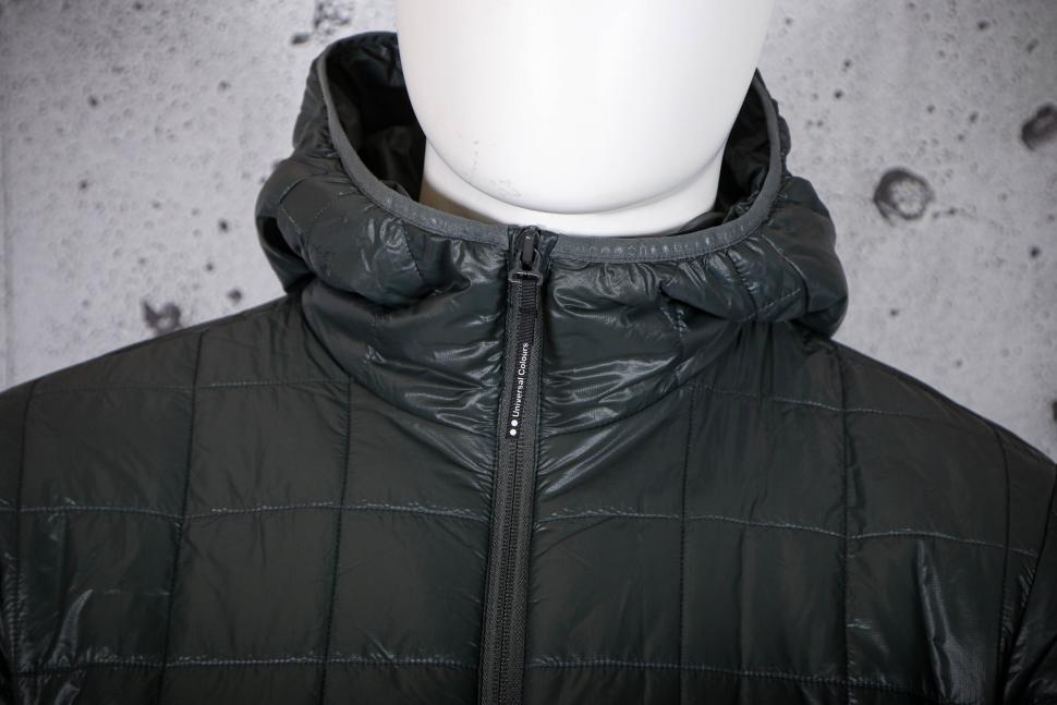 2025 Universal Colours Unisex Insulated Packable Jacket - collar.jpg
