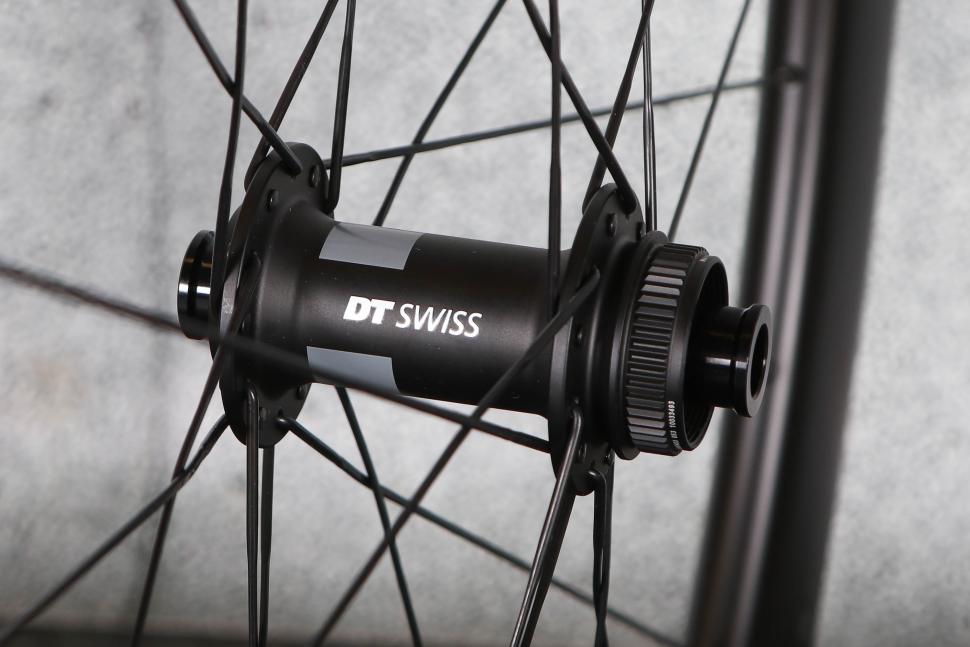 2025 Van Rysel VR50 wheelset - front hub.jpg