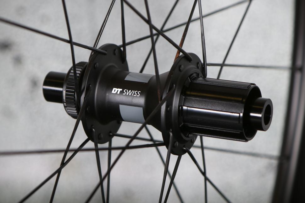 2025 Van Rysel VR50 wheelset - rear hub.jpg
