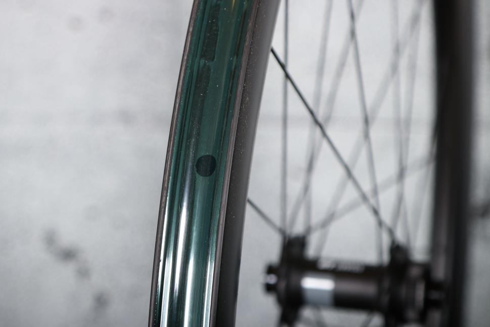 2025 Van Rysel VR50 wheelset - rim bed.jpg