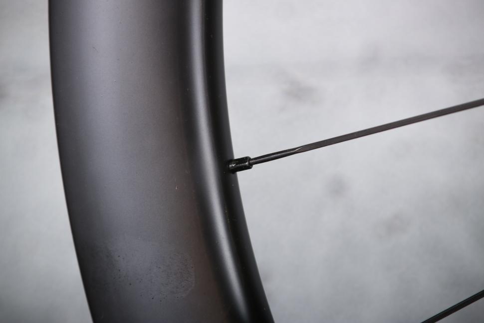 2025 Van Rysel VR50 wheelset - spoke nipple 2.jpg