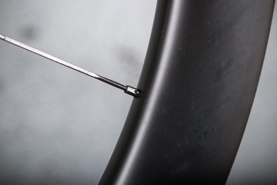 2025 Van Rysel VR50 wheelset - spoke nipple.jpg