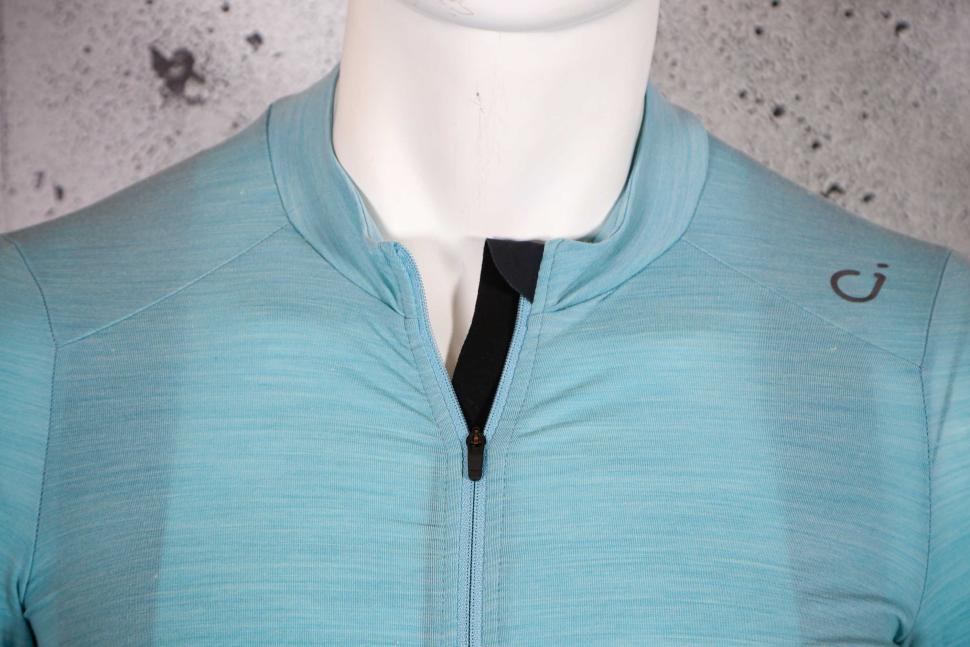 2025 Velocio Men Luxe Merino Long Sleeve jersey - collar 2.jpg