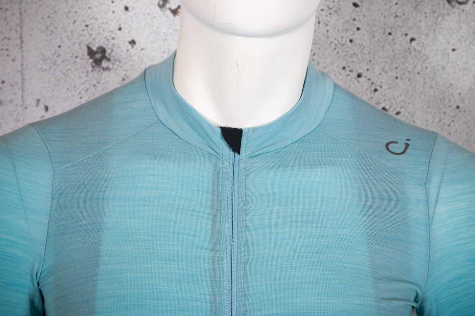 2025 Velocio Men Luxe Merino Long Sleeve jersey - collar.jpg