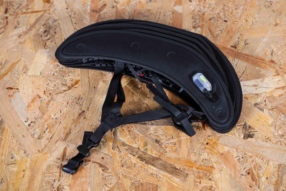 2025 Ventete aH-1 helmet and pump - helmet flat.jpg