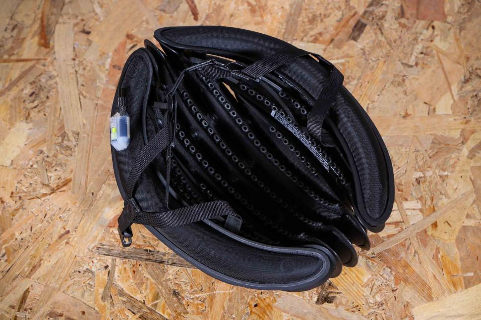2025 Ventete aH-1 helmet and pump - inside.jpg