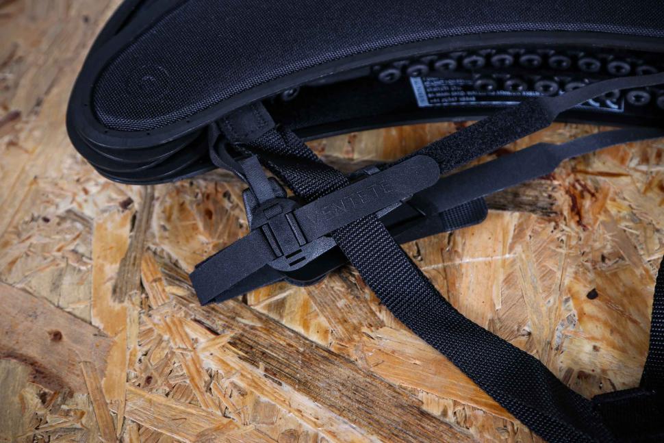 2025 Ventete aH-1 helmet and pump - strap detail.jpg