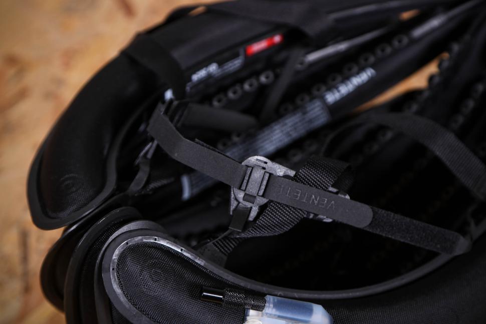 2025 Ventete aH-1 helmet and pump - straps detail.jpg