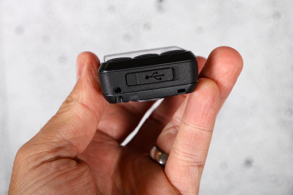 2025 Wahoo ELEMNT BOLT 3 GPS Bike Computer - unit base.jpg