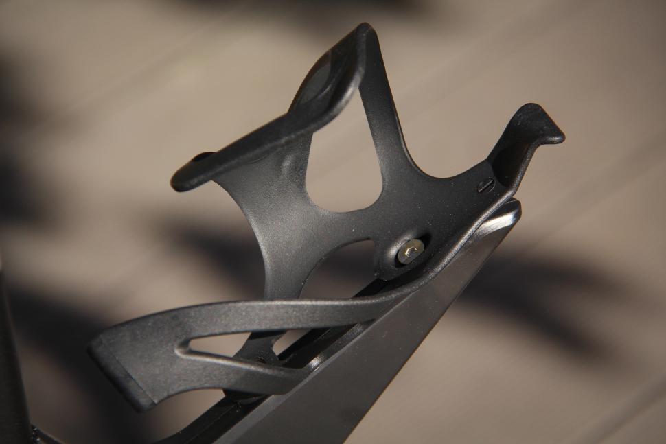 2025 Wahoo KICKR Bike Pro - bottle cage.jpg