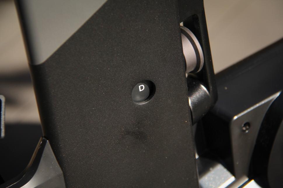 2025 Wahoo KICKR Bike Pro - main height indicator.jpg