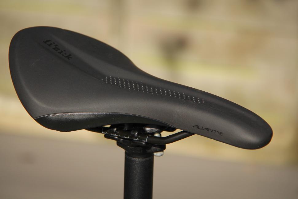 2025 Wahoo KICKR Bike Pro - saddle.jpg