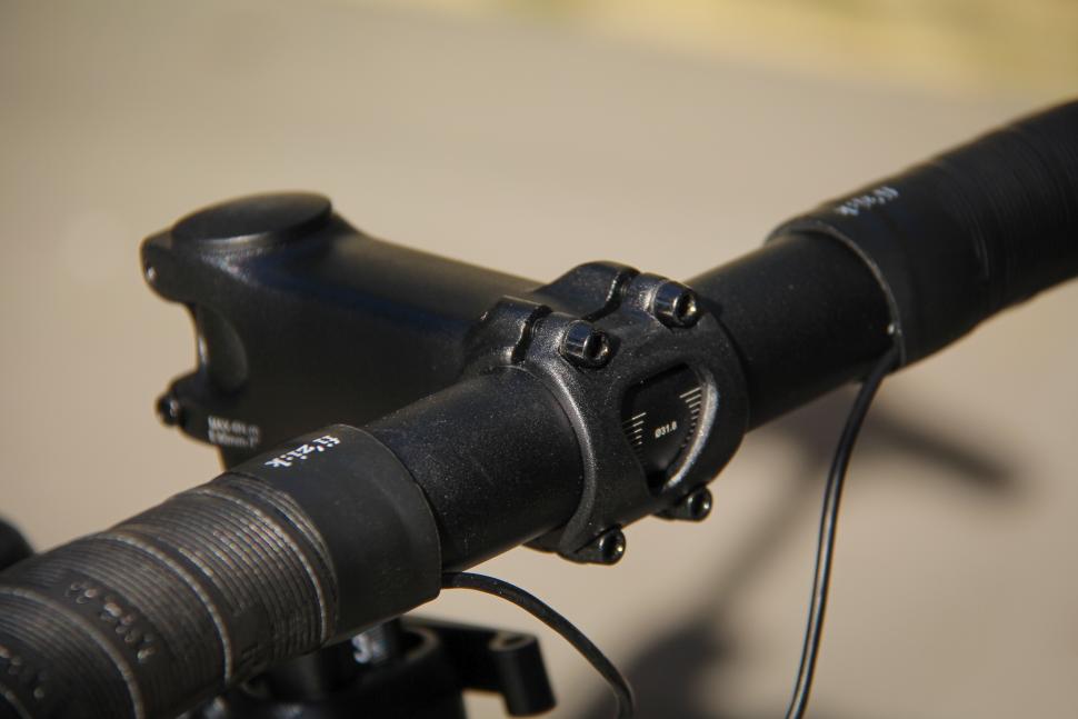 2025 Wahoo KICKR Bike Pro - stem.jpg