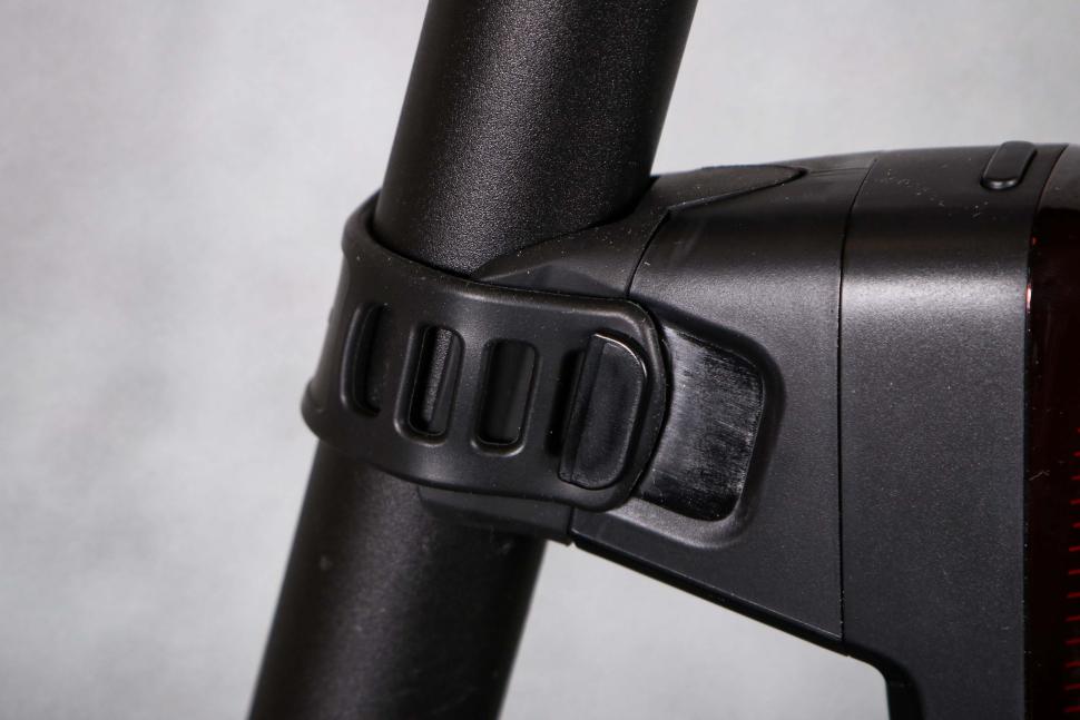 2025 Wahoo TRACKR RADAR - mount side.jpg