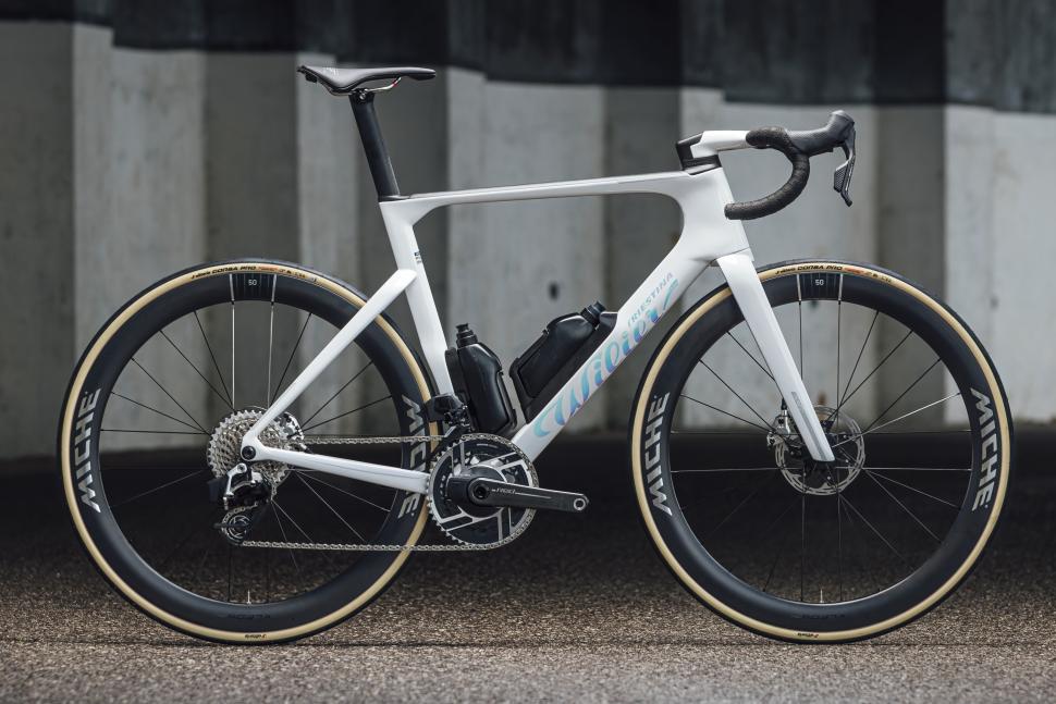 2025 Wilier Filante SLR ID2 portrait outside