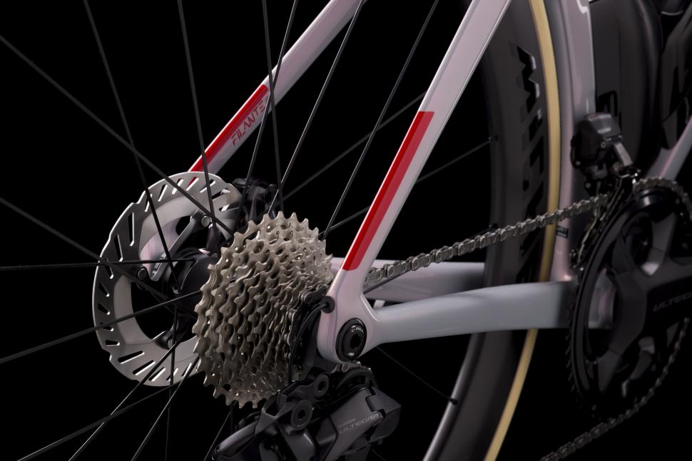 2025 Wilier Filante SLR ID2 studio stays drivetrain