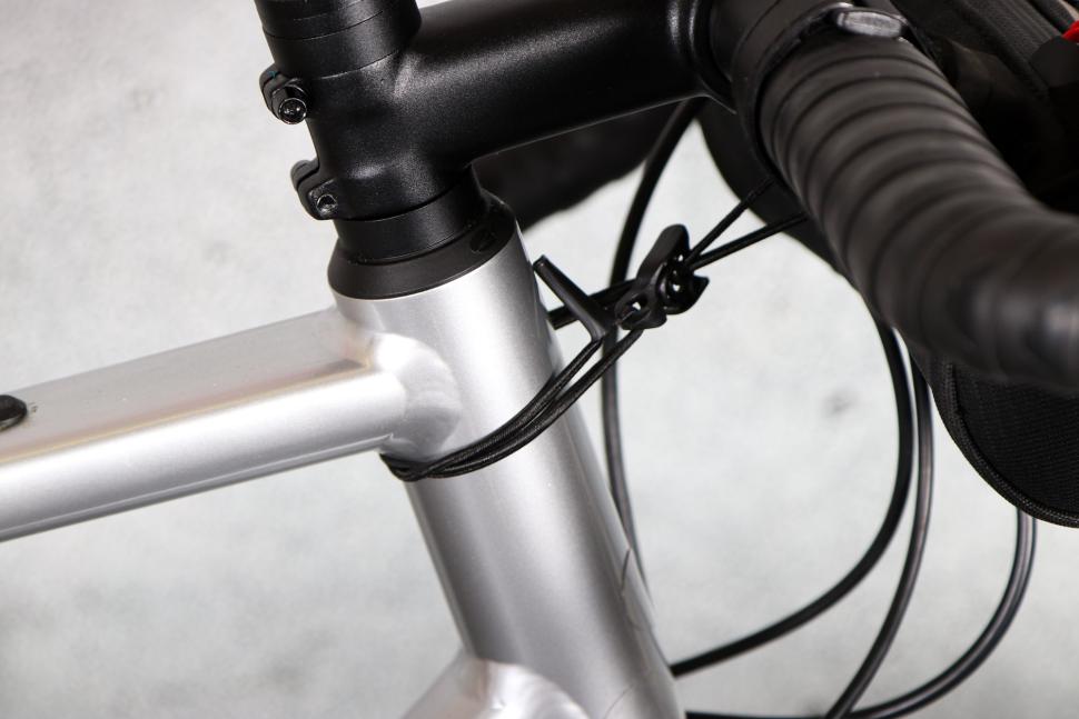 2025 Zefal Z Adventure F1 Handlebar Bag - head tube bungee.jpg
