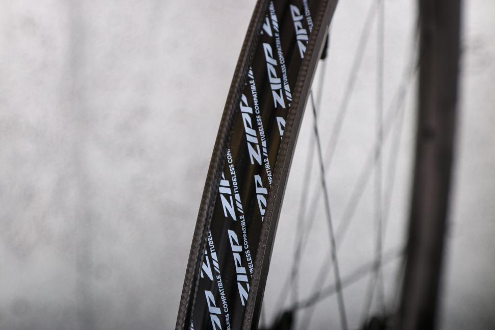 2025 Zipp 303 SW - rim bed.jpg