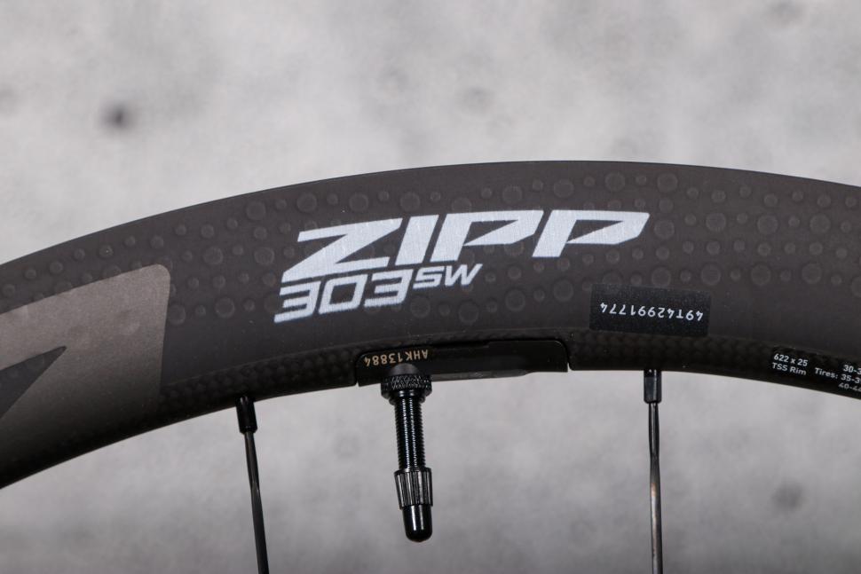 2025 Zipp 303 SW - rim detail 3.jpg