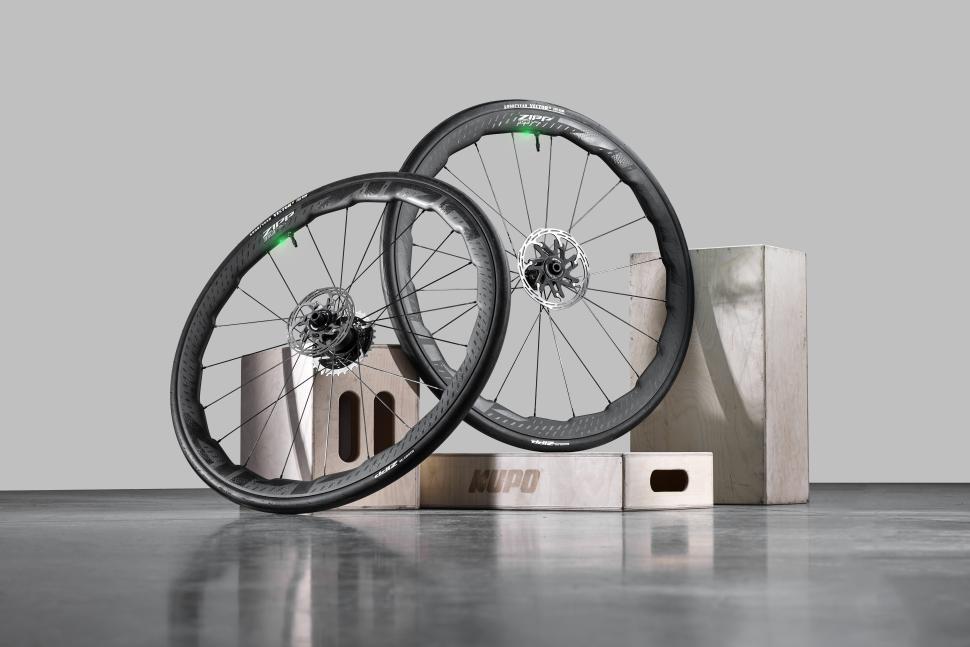 2025 Zipp 353 NSW pair wheel studio