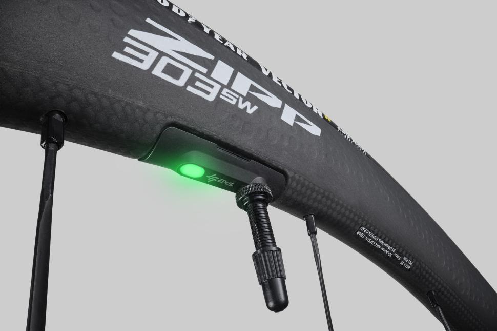 2025 Zipp AXS Wheel Sensor from below