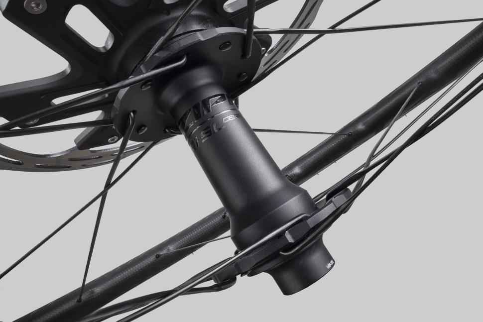 2025 Zipp ZR1 SL hub