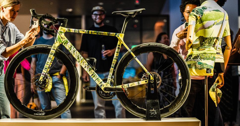 2022 Rapha x Van Gogh display museum - Vincent Engel
