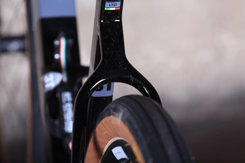 3T Exploro LTD - seat stay clearance.jpg
