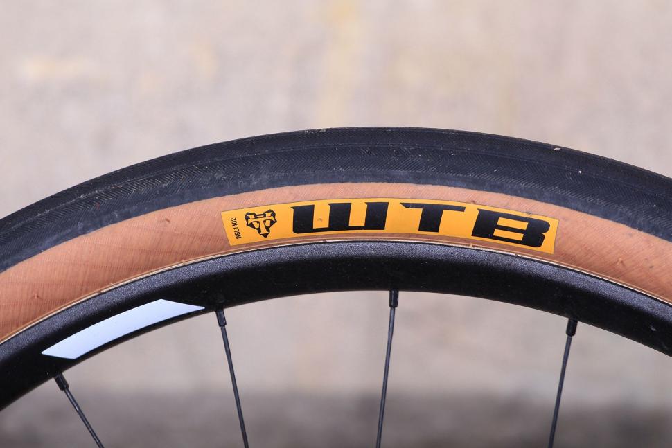 3T Exploro LTD - tyre.jpg