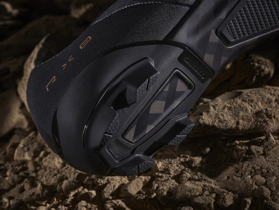 2023 Shimano RX8 gravel shoes heel tread