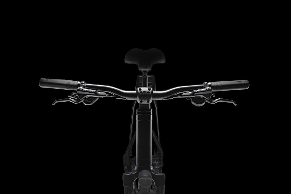 2023 Shimano CUES cockpit