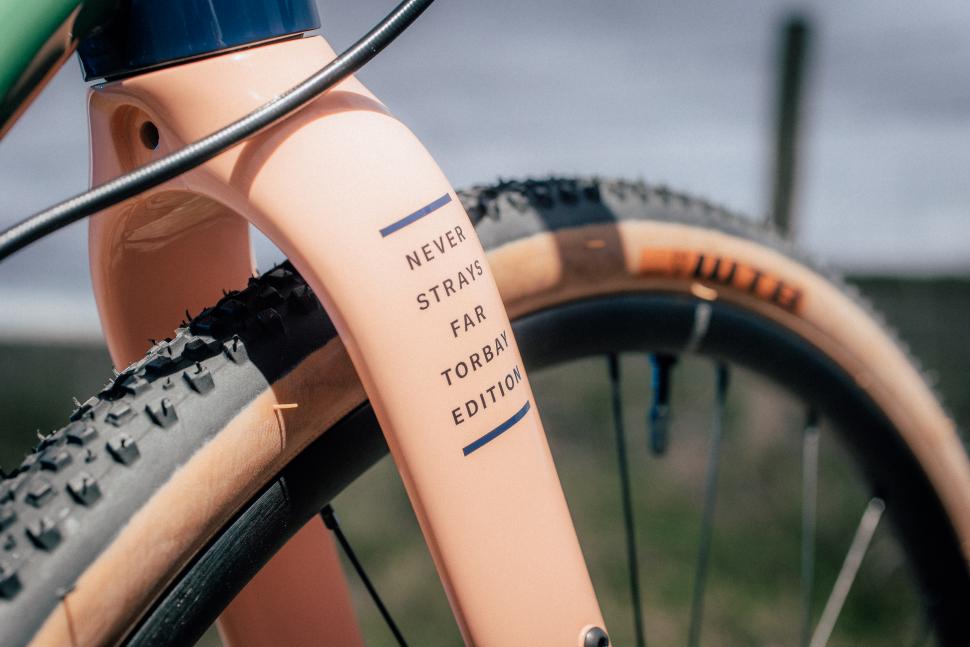 2022, Cotic, Escapade, Never Strays Far Gravel bike forks