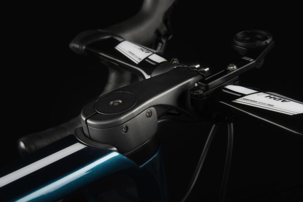 795 BLADE RS METALLIC BLUE GLOSSY DETAILS 5