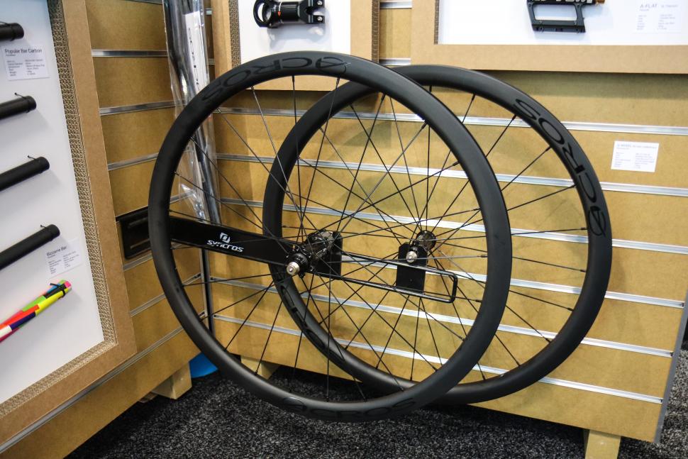 acros carbon wheels.jpg