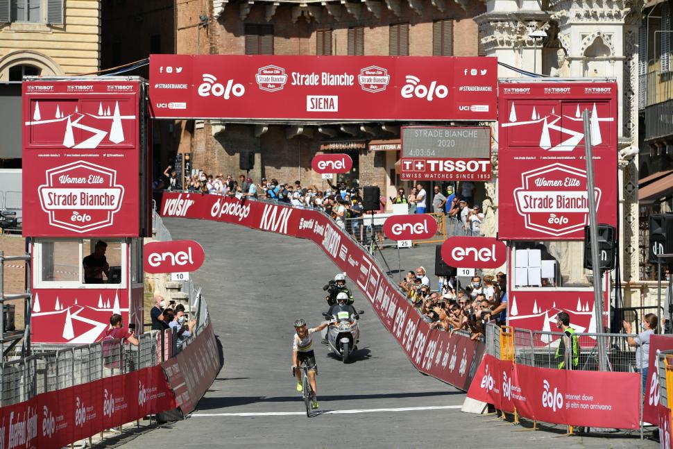 Annemiek Van Vleuten wins Strade Bianche (LaPresse - D'Alberto - Ferrari